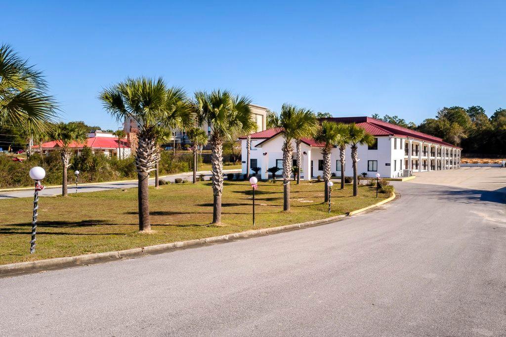 Red Roof Inn Crestview Exterior photo